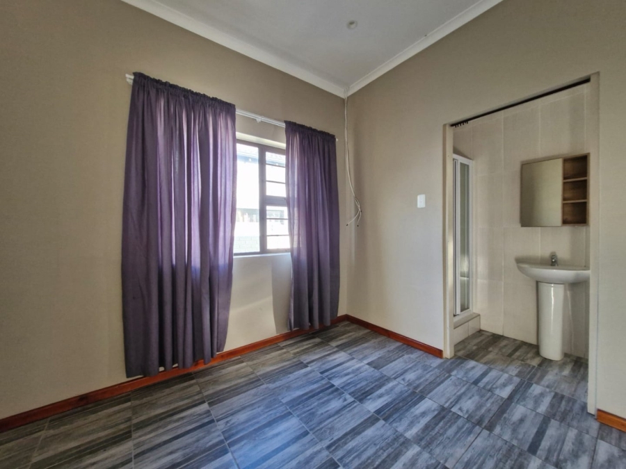 To Let 3 Bedroom Property for Rent in Overbaakens Eastern Cape